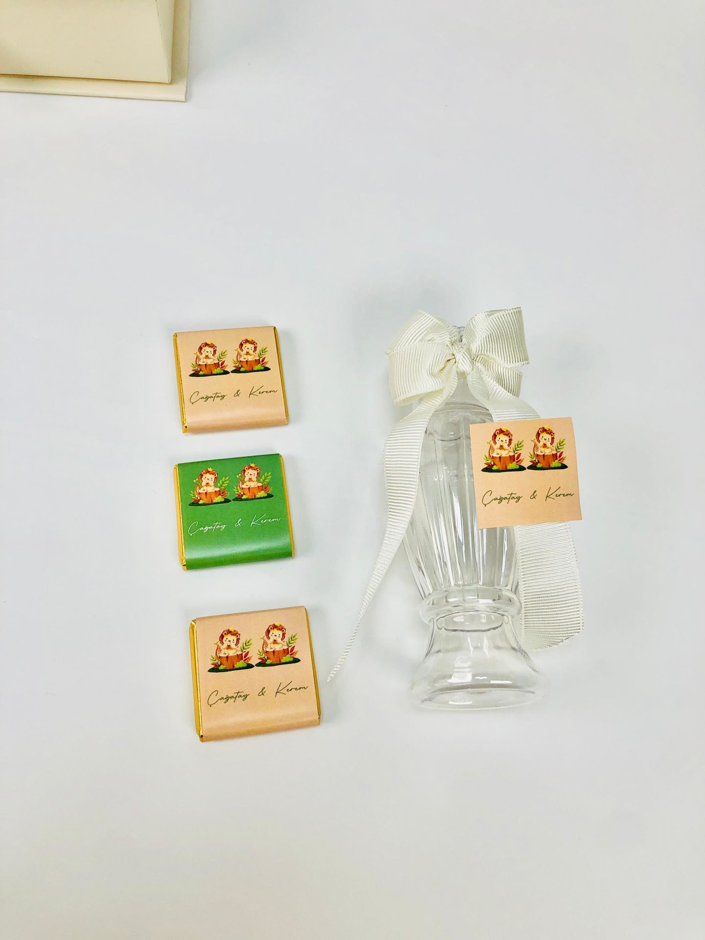 İkizler Temalı Dikdörtgen Kutuda Erkek Bebek Çikolatası