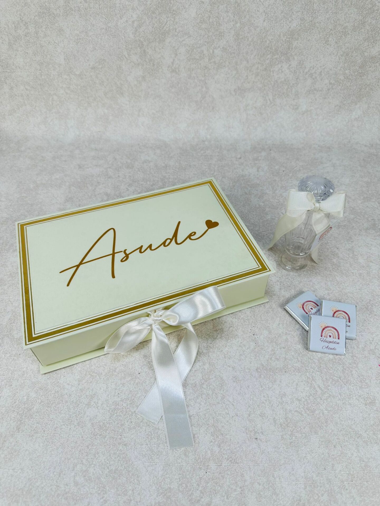 Gökkuşağı Temalı Dikdörtgen Kutuda Kız Bebek Çikolatası