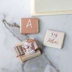 Atlıkarınca Temalı Dikdörtgen Kutuda Erkek Bebek Çikolatası