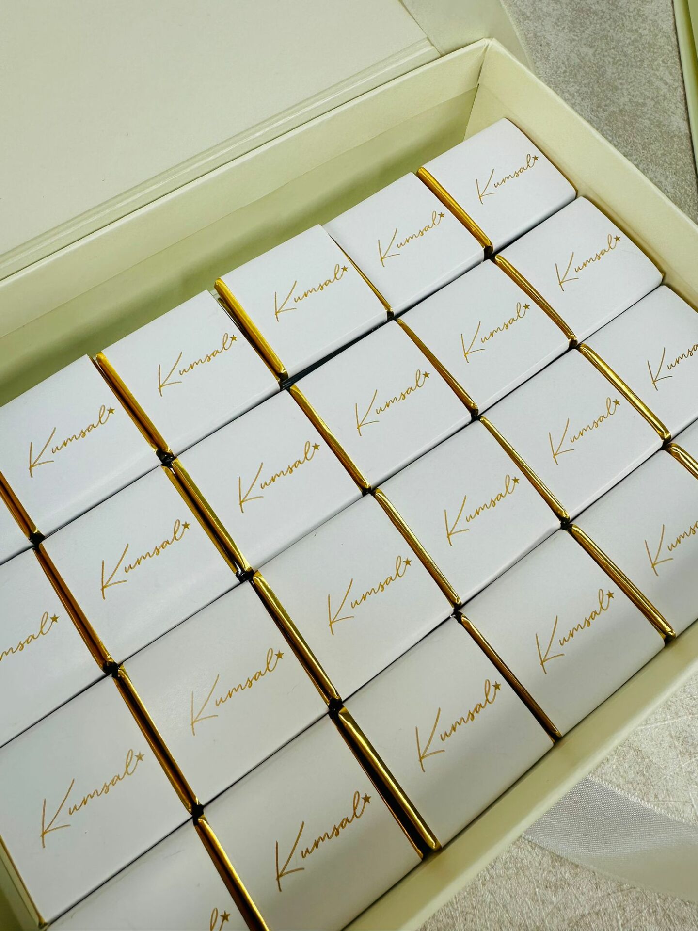 Yıldız Temalı Dikdörtgen Kutuda Kız Bebek Çikolatası