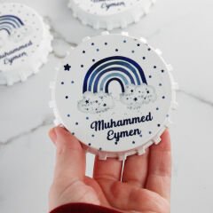 Gökkuşağı Temalı Metal Kutuda Çikolata, Açacaklı Magnet ve Mika Mum Seti