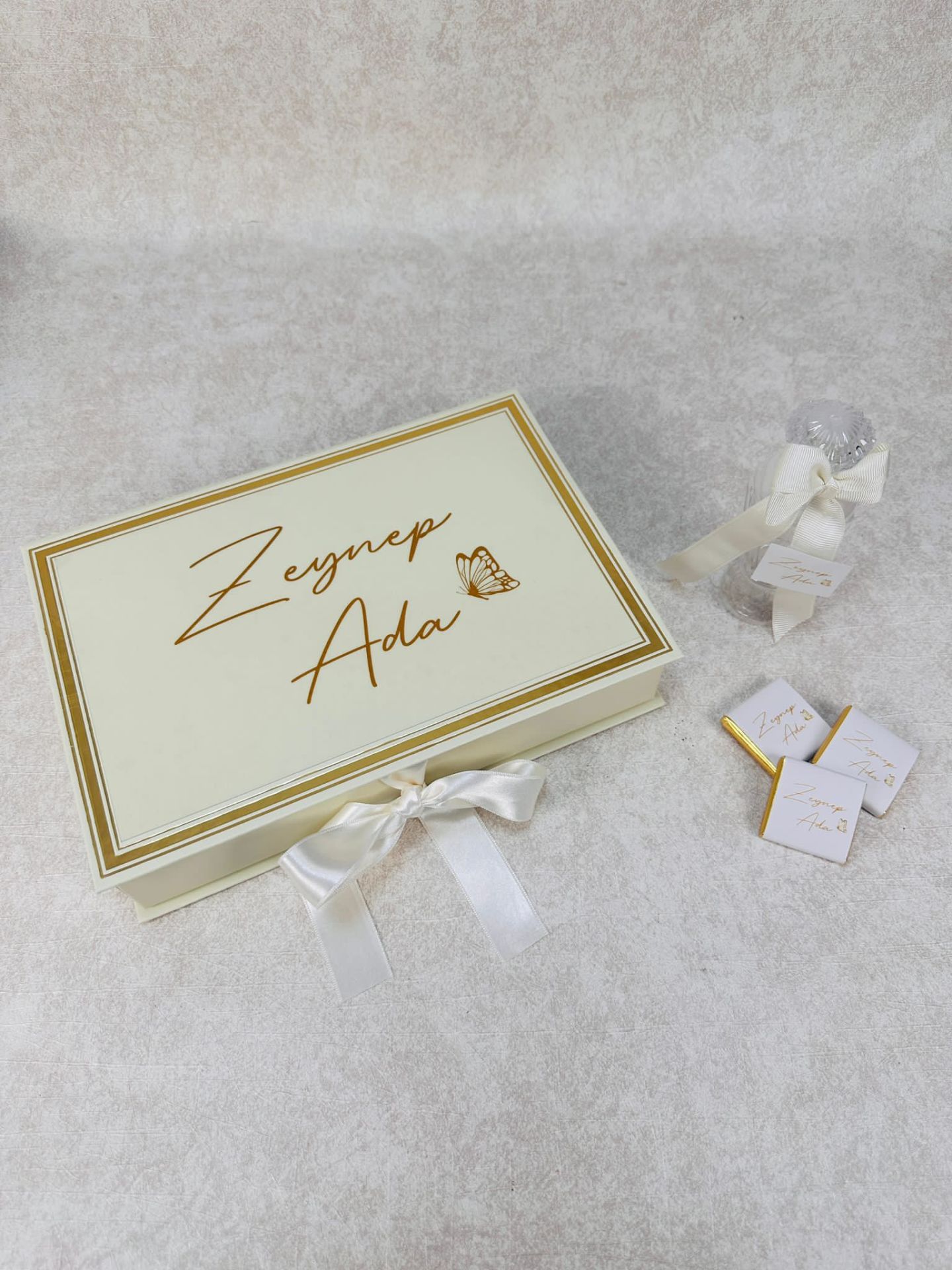 Kelebek Temalı Dikdörtgen Kutuda Kız Bebek Çikolatası