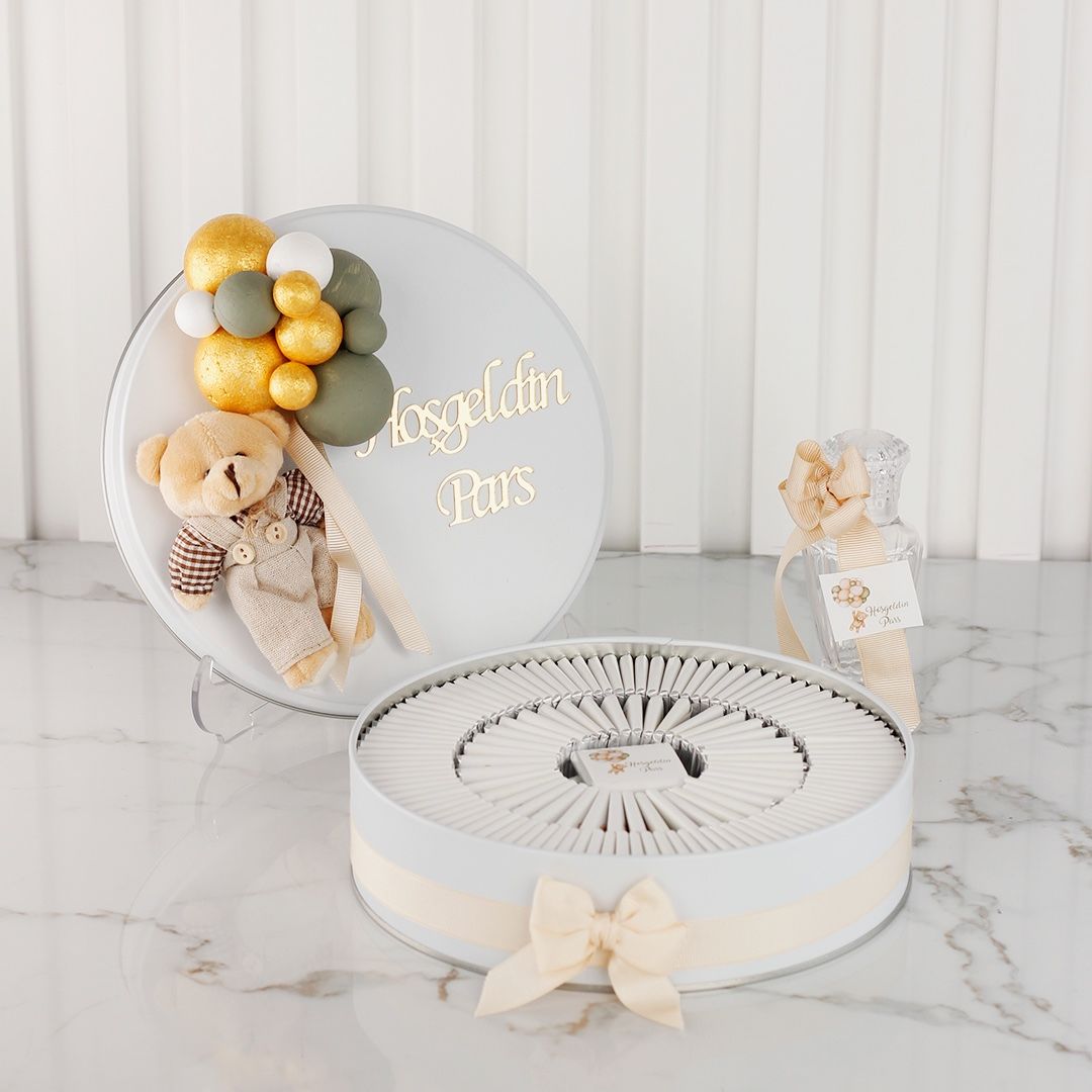 Ayıcık Temalı Baskılı Metal Kutuda Erkek Bebek Çikolatası