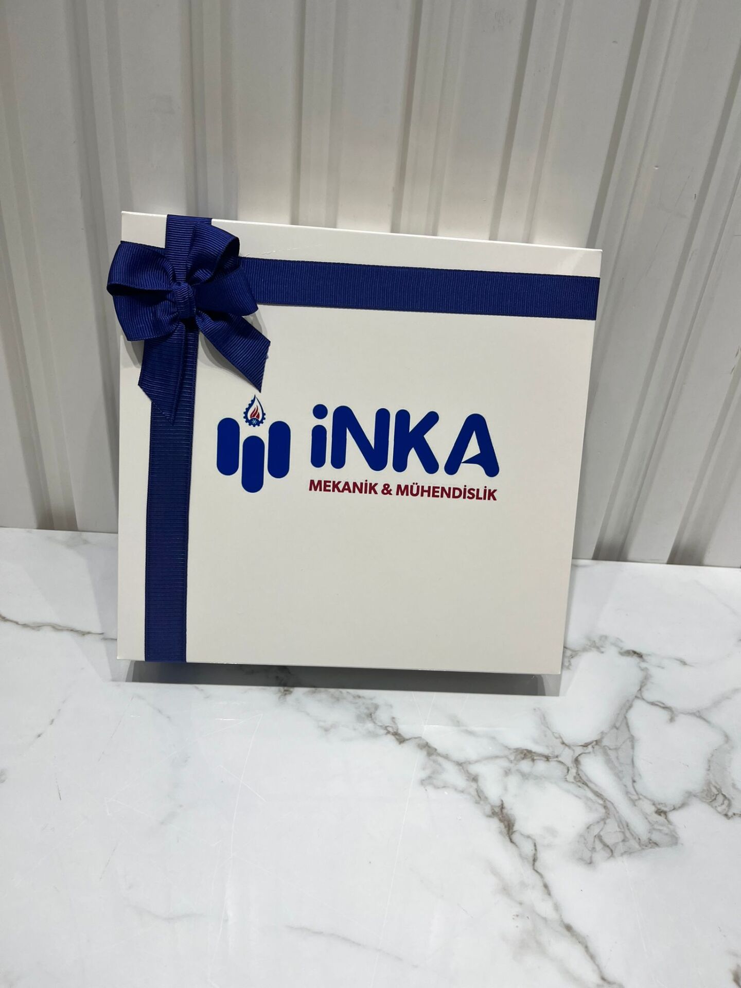 40 Kutu içerisinde 32 adet Elit  marka firma logosu sargılı sütlü madlen çikolata