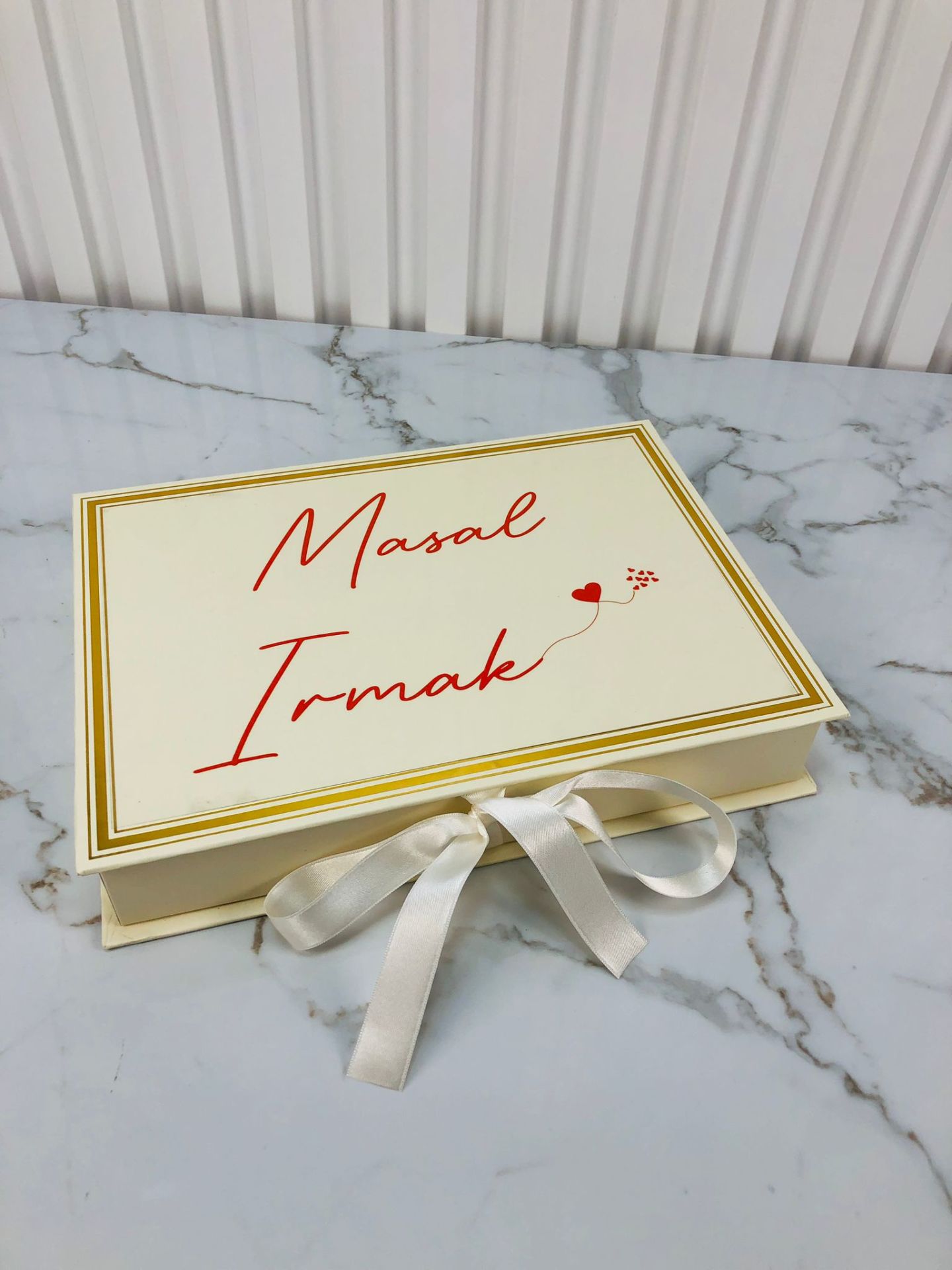 Kalp Temalı Dikdörtgen Kutuda Kız Bebek Çikolatası