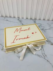 Kalp Temalı Dikdörtgen Kutuda Kız Bebek Çikolatası