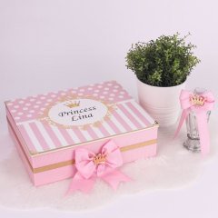 Taç Temalı Standlı Kutuda Kız Bebek Çikolatası