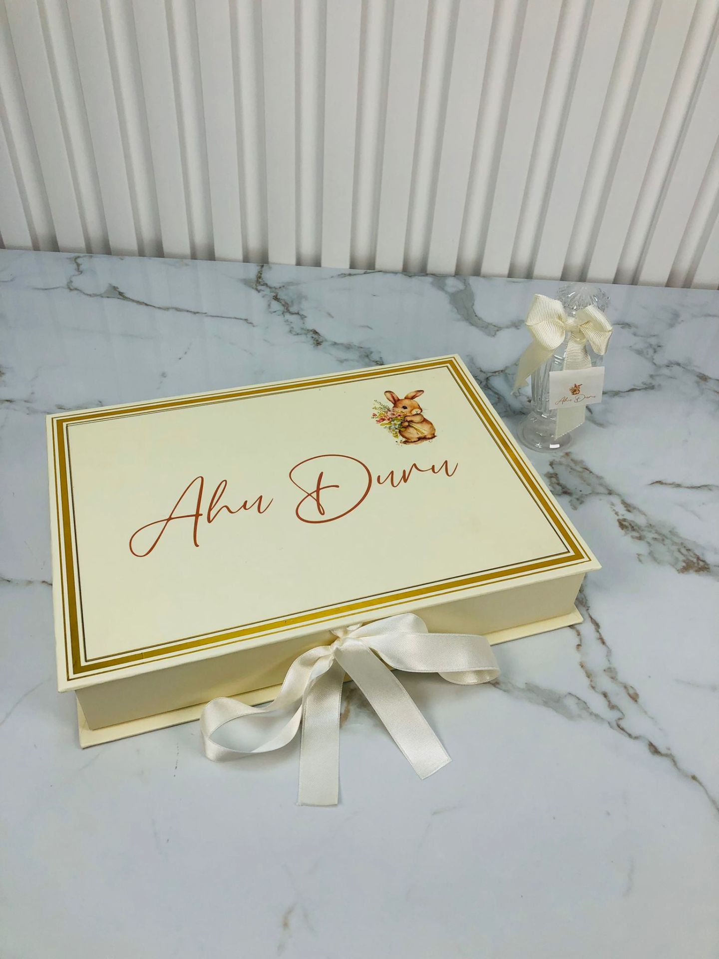 Tavşan Temalı Dikdörtgen Kutuda Kız Bebek Çikolatası