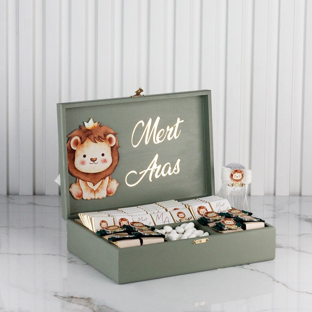 Aslan Temalı Ahşap Kutuda Erkek Bebek Çikolatası