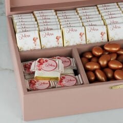 Çiçek Temalı Ahşap Kutuda Kız Bebek Çikolatası