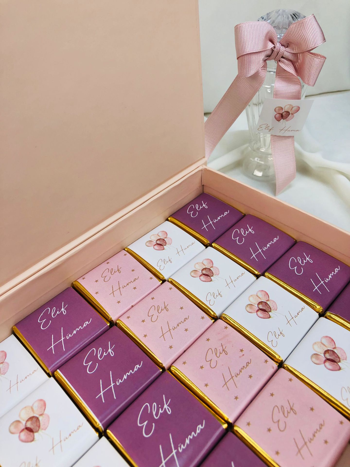 Balon Temalı Dikdörtgen Kutuda Kız Bebek Çikolatası