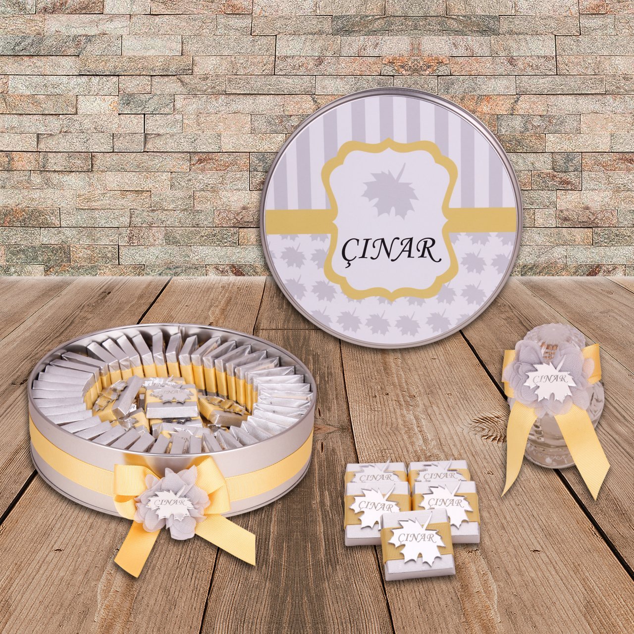 Çınar Temalı Baskılı Metal Kutuda Erkek Bebek Çikolatası