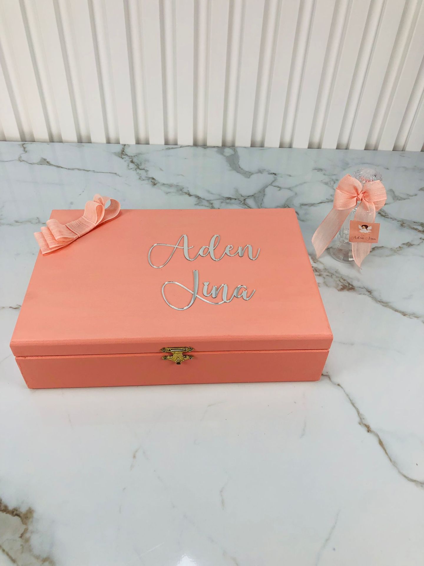 Melek Ahşap Kutuda Kız Bebek Çikolatası