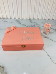 Melek Ahşap Kutuda Kız Bebek Çikolatası