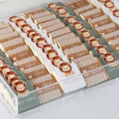 Aslan Temalı Ledli Pleksi Kutuda Çikolata ve Mini Cam Kolonya Şişeleri