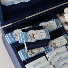 AyıcıkTemalı Ahşap Kutuda Bebek Çikotalası, Takı Yastığı, Mini Cam Kolonya ve Kartlı Şeffaf Magnet Seti