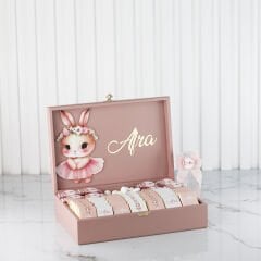 Tavşan Temalı Ahşap Kutuda Kız Bebek Çikolatası