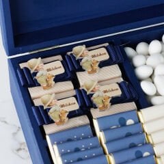 Çocuk Temalı Ahşap Kutuda Erkek Bebek Çikolatası