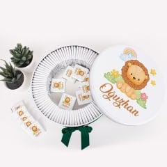 Aslan Temalı Baskılı Metal Kutuda Erkek Bebek Çikolatası