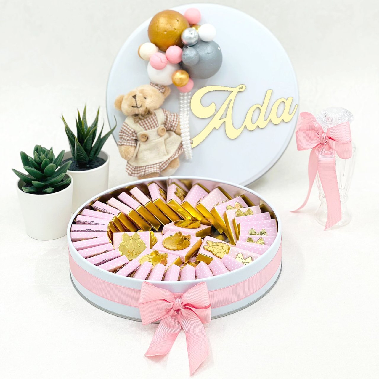 Ayıcık Temalı Metal Kutuda Kız Bebek Çikolatası