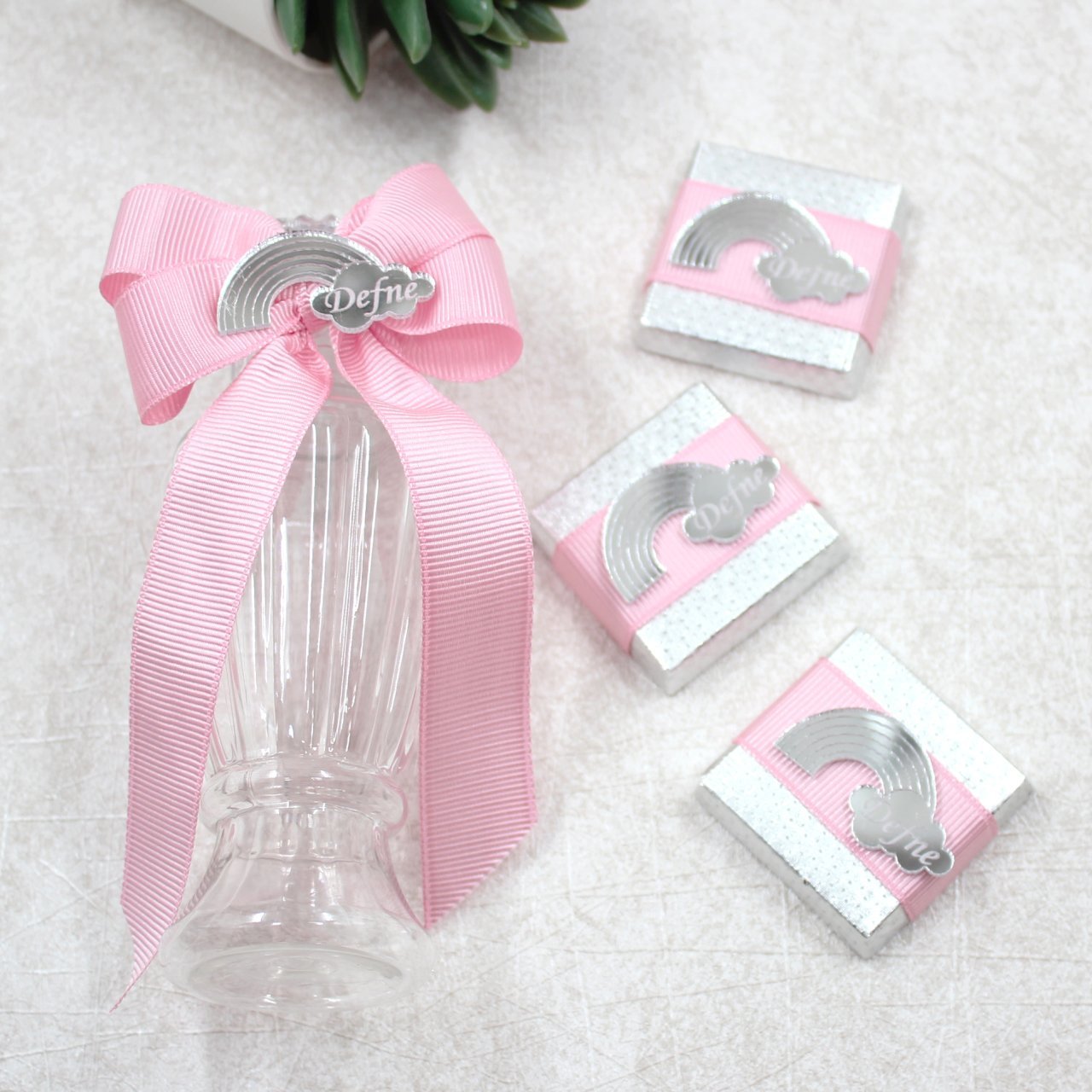 Gökkuşağı Temalı Baskılı Metal Kutuda Kız Bebek Çikolatası