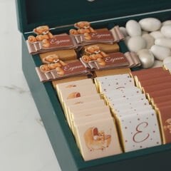 Ayıcık Temalı Ahşap Kutuda Çikolata ve Kartlı Şeffaf Magnet