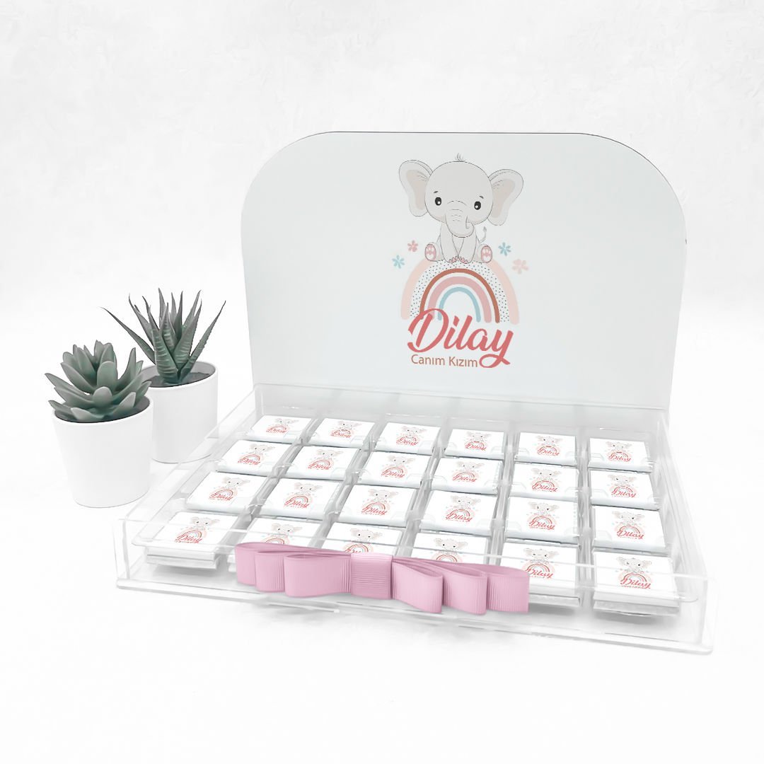 Fil Temalı Pleksi Kutuda Kız  Bebek Çikolatası