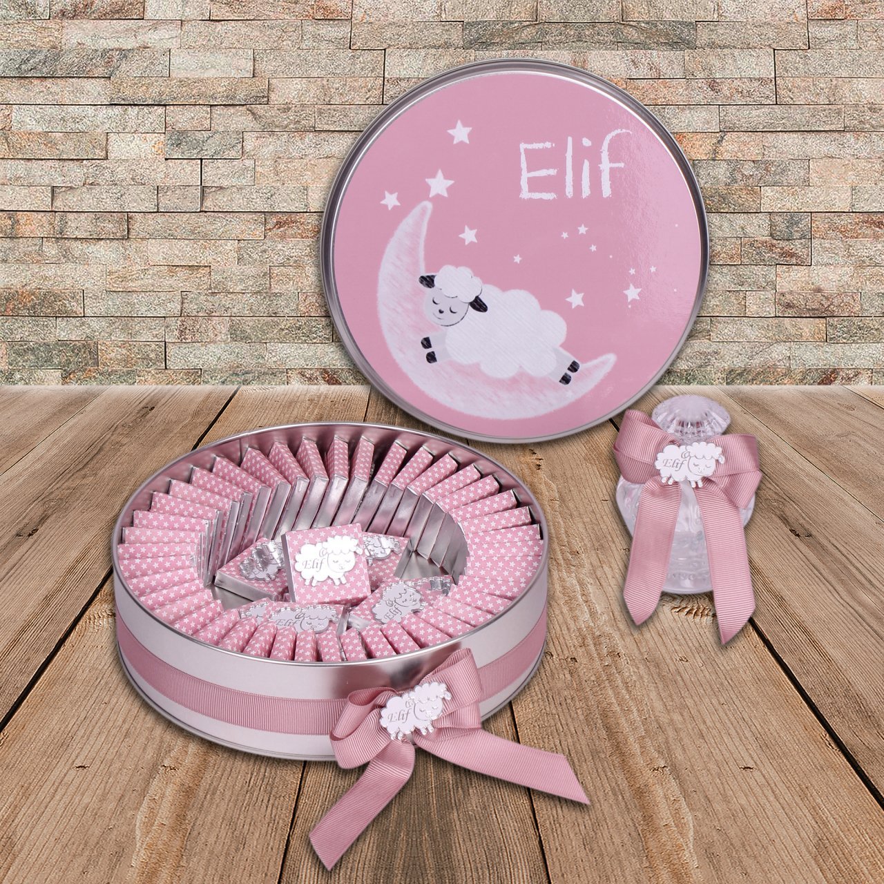 Kuzu Temalı Baskılı Metal Kutuda Kız Bebek Çikolatası