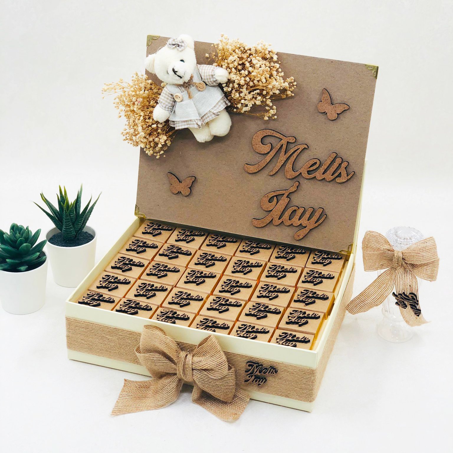 Ayıcık Temalı Standlı Kutuda Kız Bebek Çikolatası