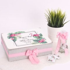 Flamingo Temalı Standlı Kutuda Kız Bebek Çikolatası