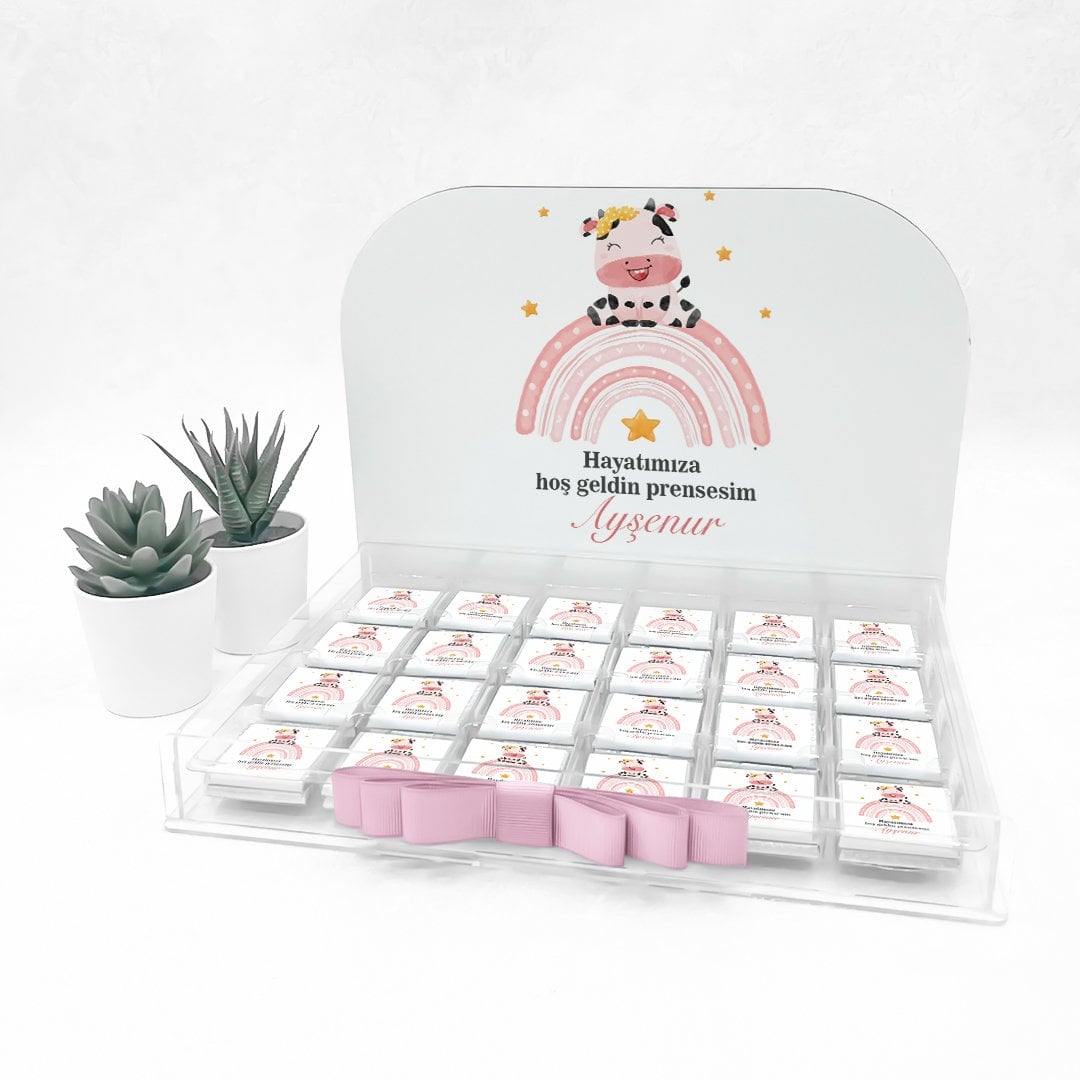 Pembe Temalı Pleksi Kutuda Kız  Bebek Çikolatası