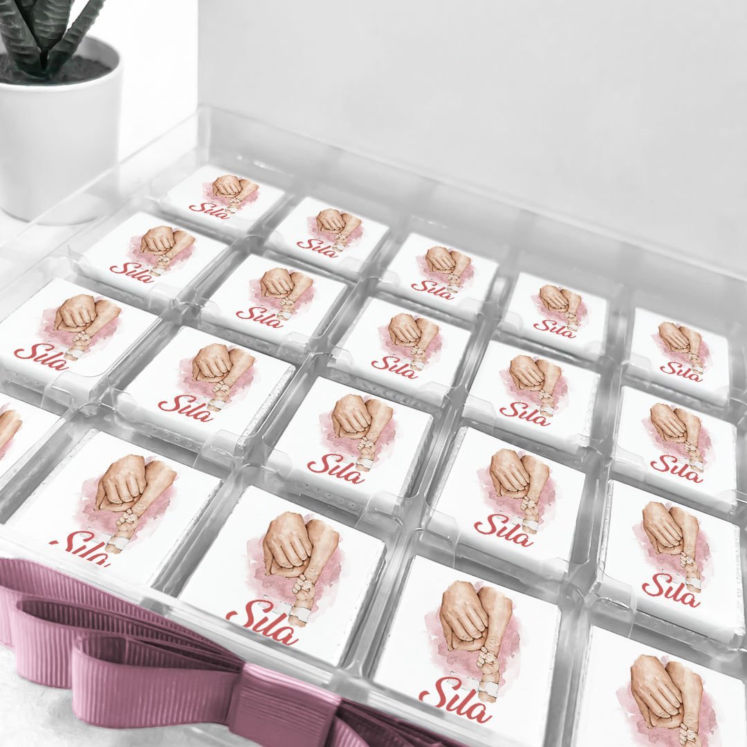 Aile  Temalı Pleksi Kutuda Kız  Bebek Çikolatası