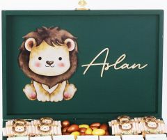 Aslan Temalı Ahşap Kutuda Erkek Bebek Çikolatası