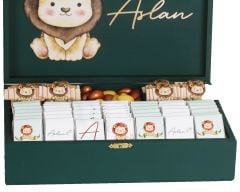 Aslan Temalı Ahşap Kutuda Erkek Bebek Çikolatası
