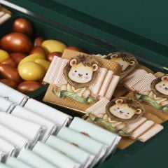 Aslan Temalı Ahşap Kutuda Erkek Bebek Çikolatası