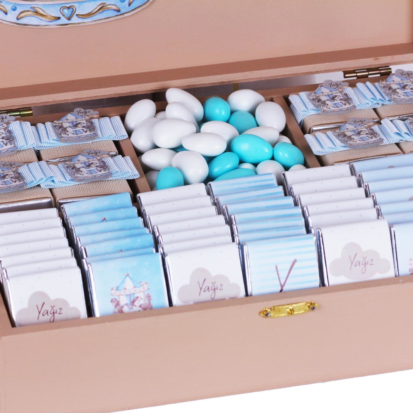 Atlı Karınca Temalı Ahşap Kutuda Erkek Bebek Çikolatası