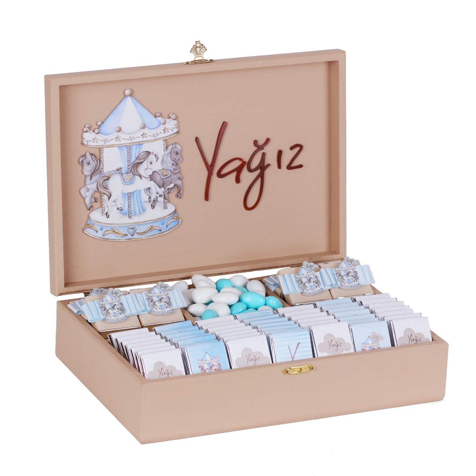 Atlı Karınca Temalı Ahşap Kutuda Erkek Bebek Çikolatası