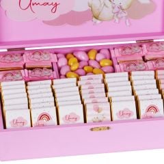 Tavşan Temalı Ahşap Kutuda Kız Bebek Çikolatası