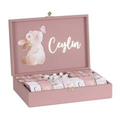 Tavşan Temalı Ahşap Kutuda Kız Bebek Çikolatası