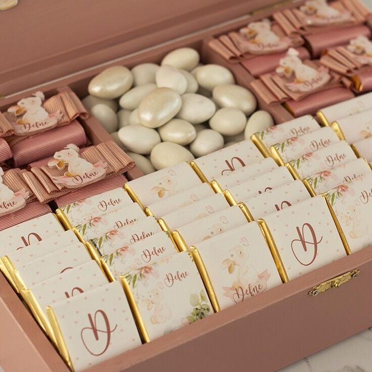 Tavşan Temalı Ahşap Kutuda Kız Bebek Çikolatası