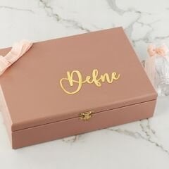 Tavşan Temalı Ahşap Kutuda Kız Bebek Çikolatası