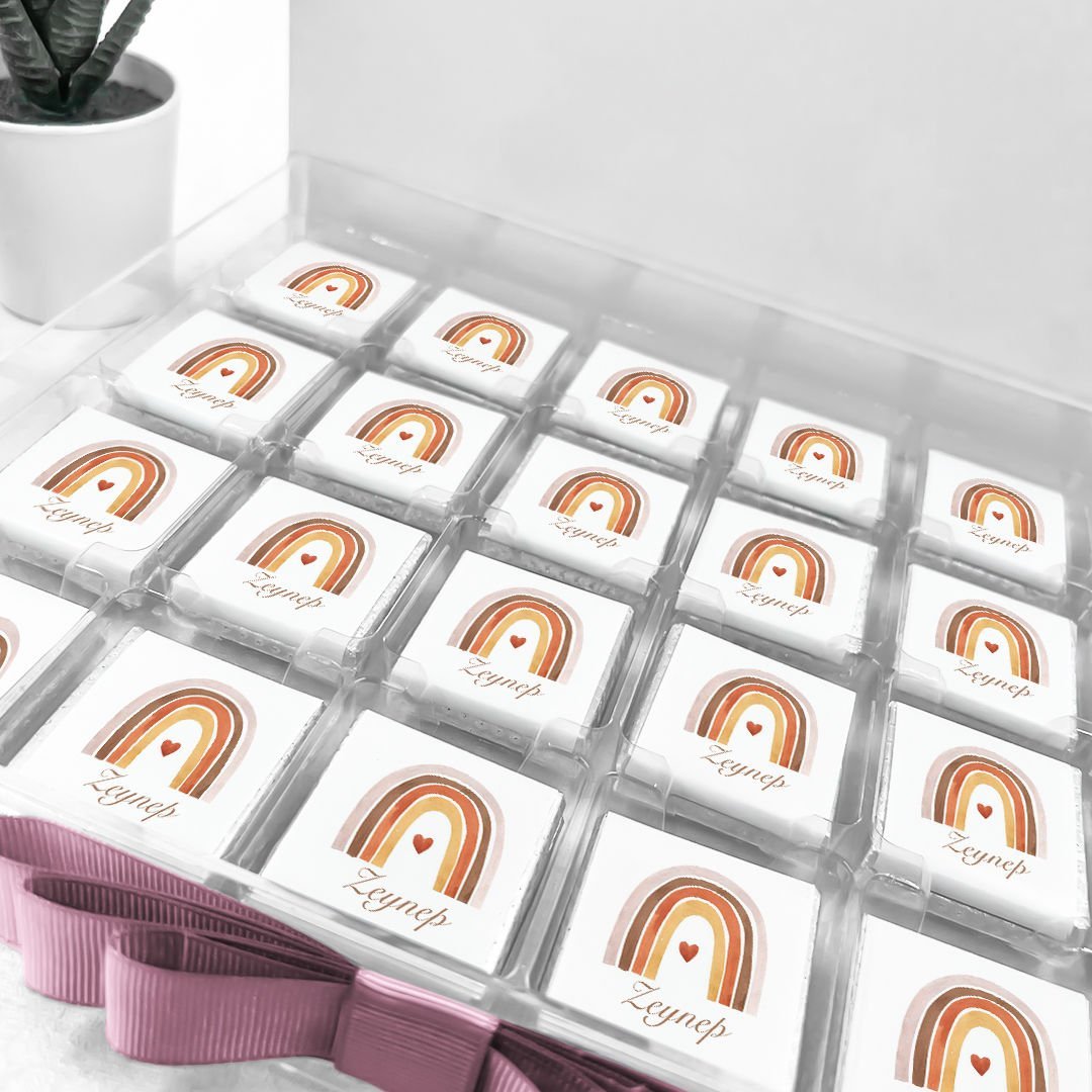 Gökkuşağı Temalı Pleksi Kutuda Kız  Bebek Çikolatası