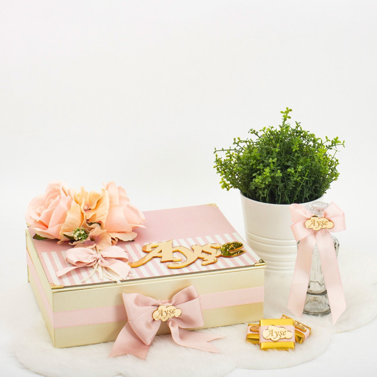 Çiçek Temalı Standlı Kutuda Kız Bebek Çikolatası