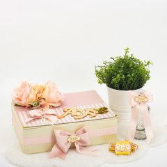 Çiçek Temalı Standlı Kutuda Kız Bebek Çikolatası