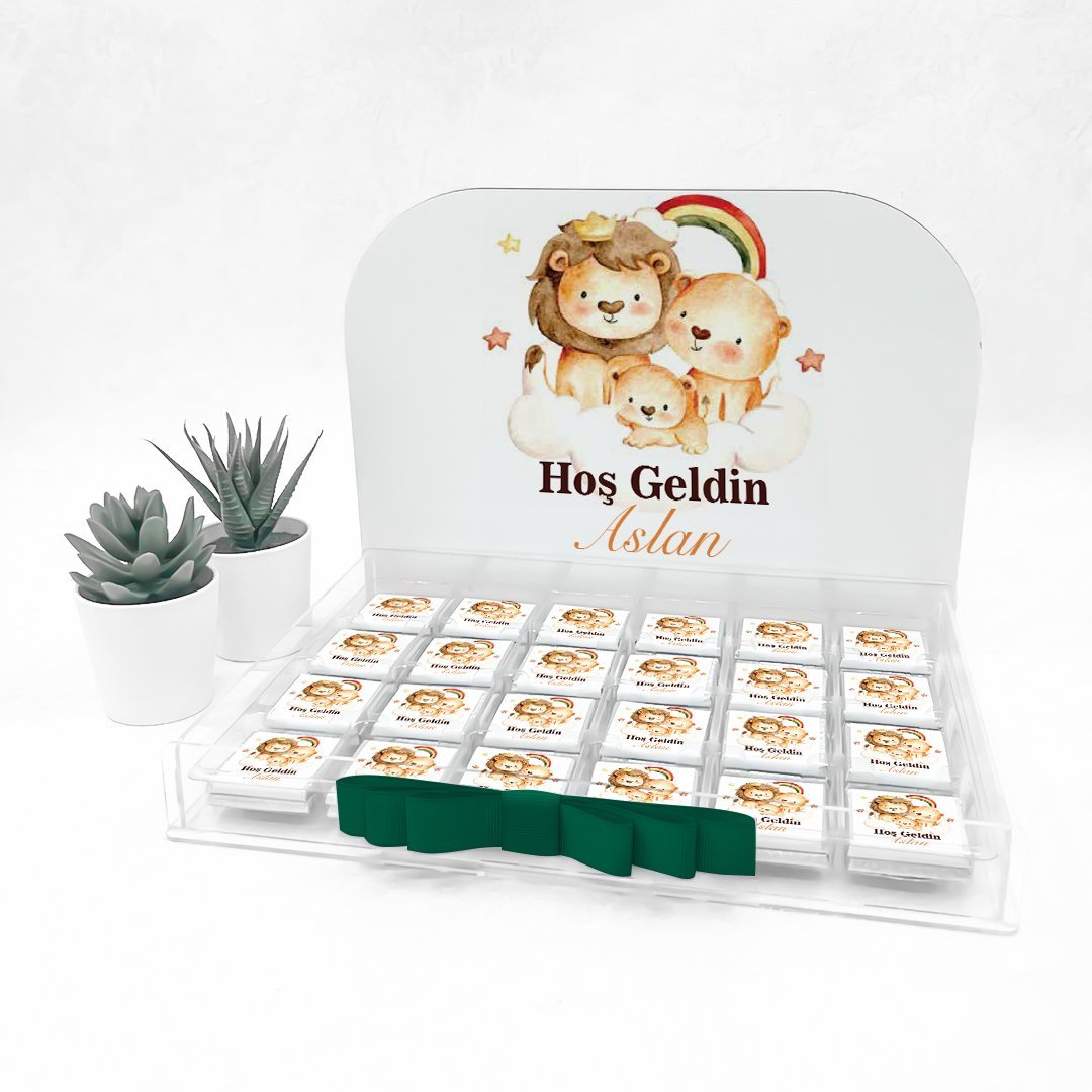 Aslan Temalı Pleksi Kutuda Erkek  Bebek Çikolatası