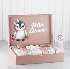 Penguen Temalı Ahşap Kutuda Kız Bebek Çikolatası