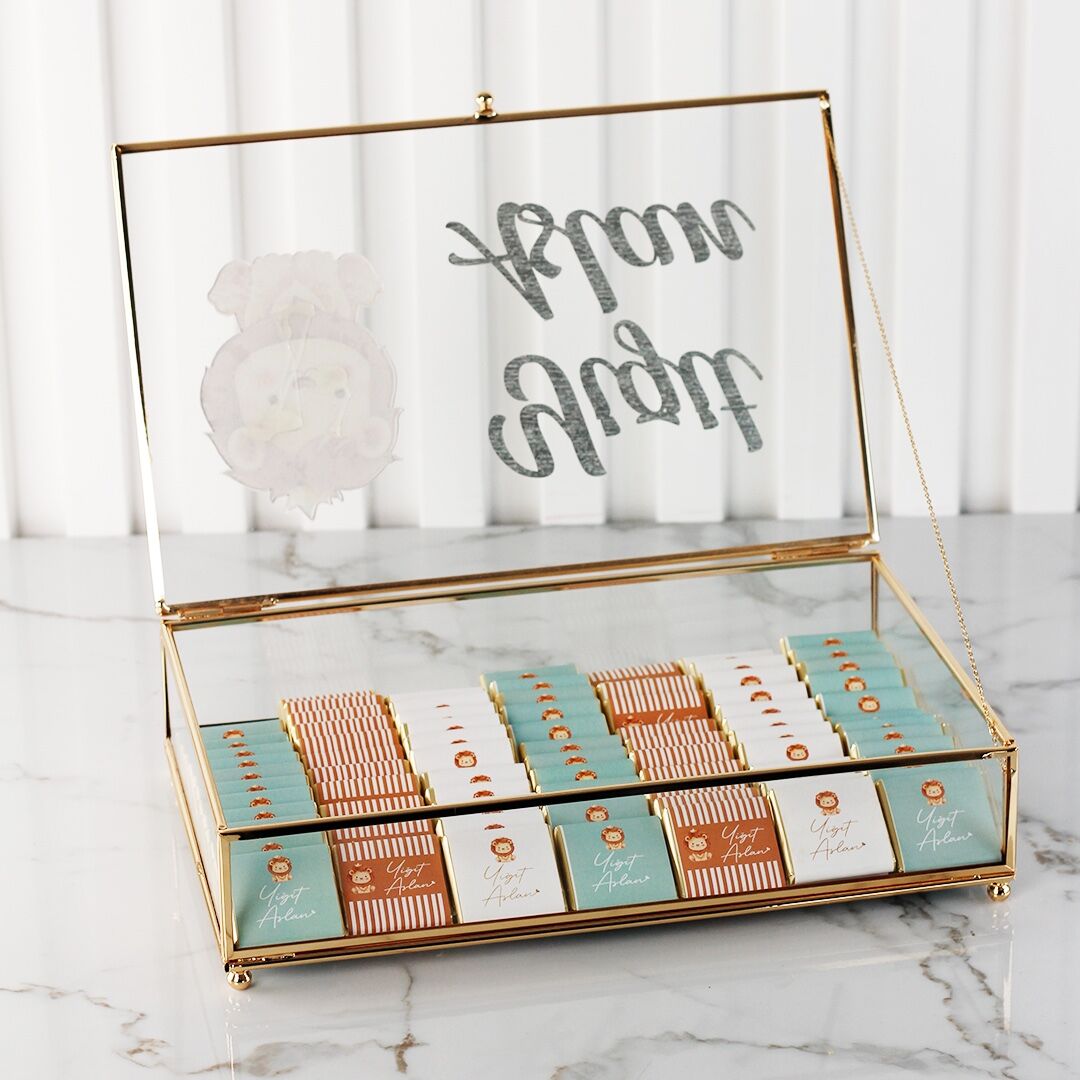 Aslanlı Cam Kutuda Erkek Bebek Çikolatası