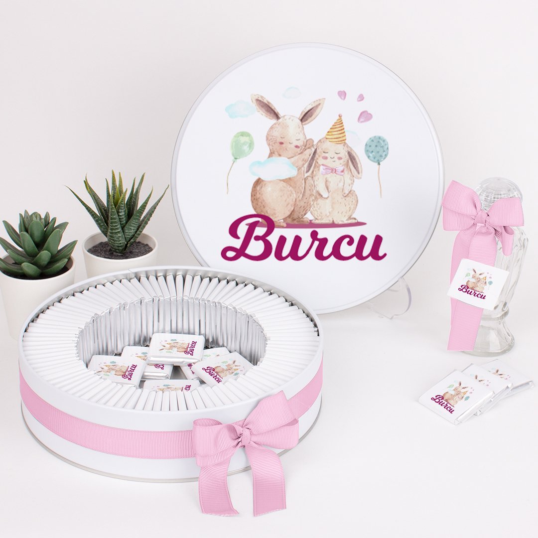 Tavşan Temalı Baskılı Metal Kutuda Kız Bebek Çikolatası