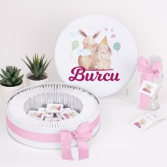 Tavşan Temalı Baskılı Metal Kutuda Kız Bebek Çikolatası