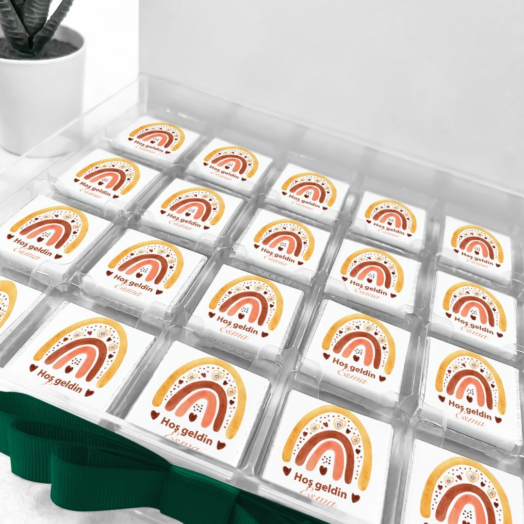 Gökkuşağı Temalı Pleksi Kutuda Kız  Bebek Çikolatası